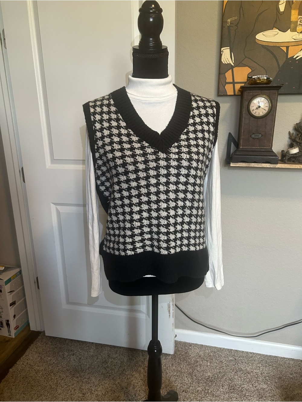 Black and White Houndstooth V-Neck Sweater Vest - Women's M